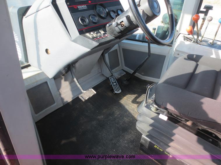 image for item F6609 Versatile 876 4WD tractor