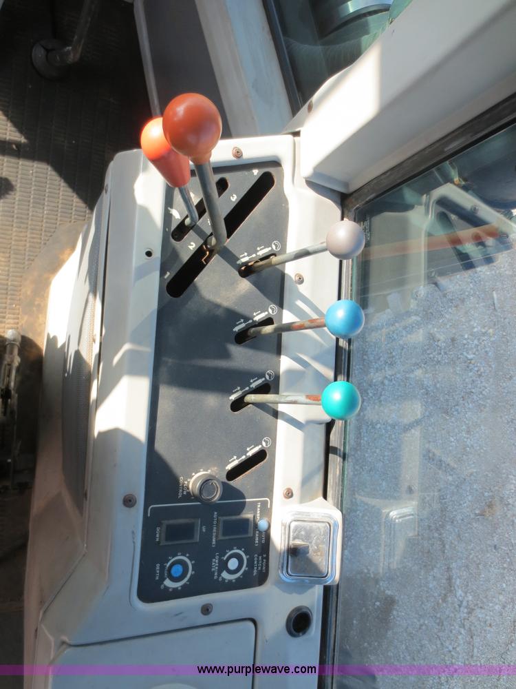 image for item F6609 Versatile 876 4WD tractor