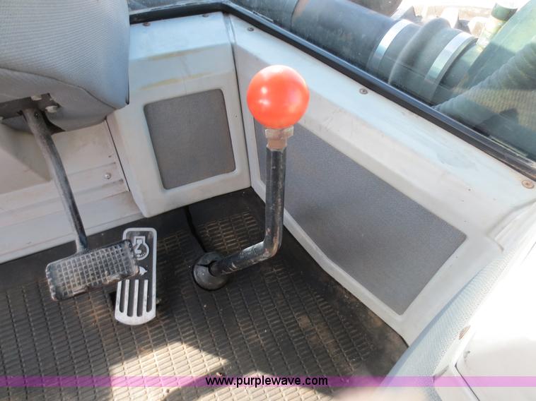 image for item F6609 Versatile 876 4WD tractor