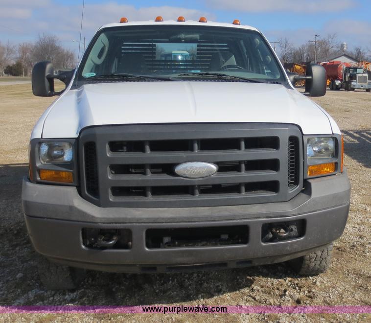 image for item F6611 2005 Ford F350 Super Duty Crew Cab flatbed truck