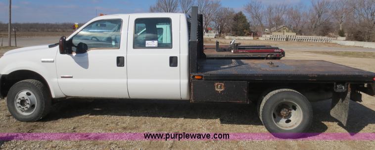 image for item F6611 2005 Ford F350 Super Duty Crew Cab flatbed truck