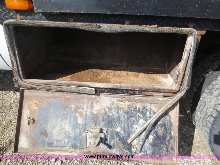 image for item F6611 2005 Ford F350 Super Duty Crew Cab flatbed truck