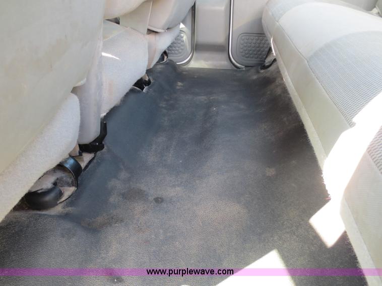 image for item F6611 2005 Ford F350 Super Duty Crew Cab flatbed truck