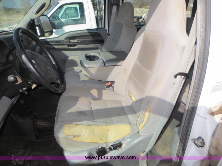 image for item F6611 2005 Ford F350 Super Duty Crew Cab flatbed truck