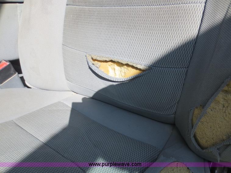 image for item F6611 2005 Ford F350 Super Duty Crew Cab flatbed truck