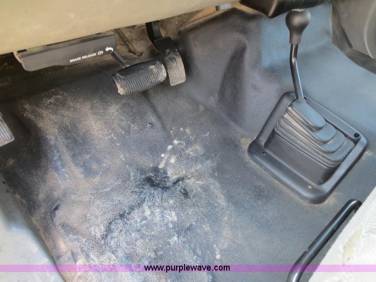 image for item F6611 2005 Ford F350 Super Duty Crew Cab flatbed truck