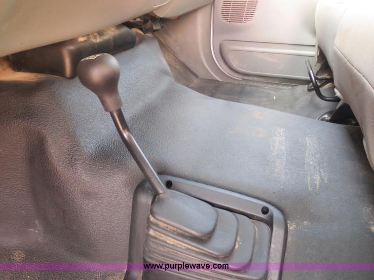 image for item F6611 2005 Ford F350 Super Duty Crew Cab flatbed truck