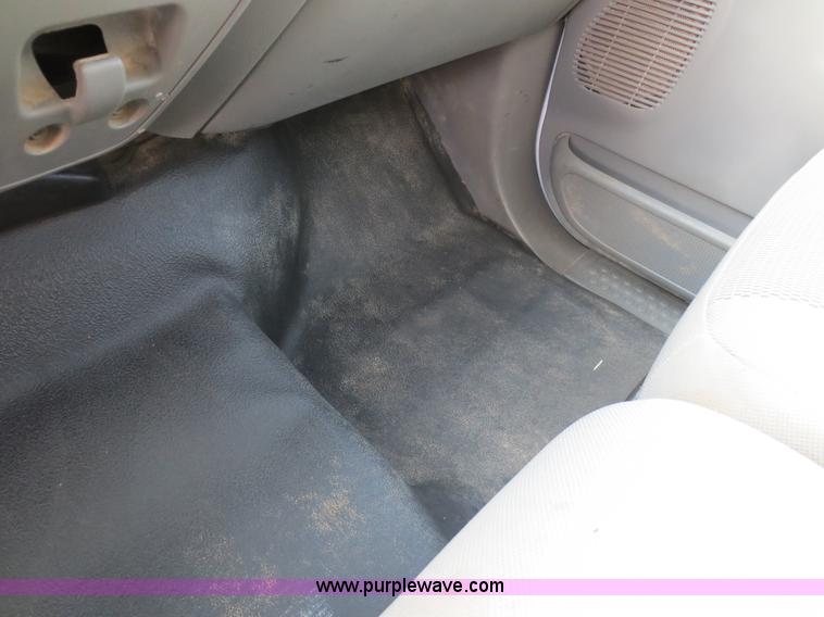 image for item F6611 2005 Ford F350 Super Duty Crew Cab flatbed truck