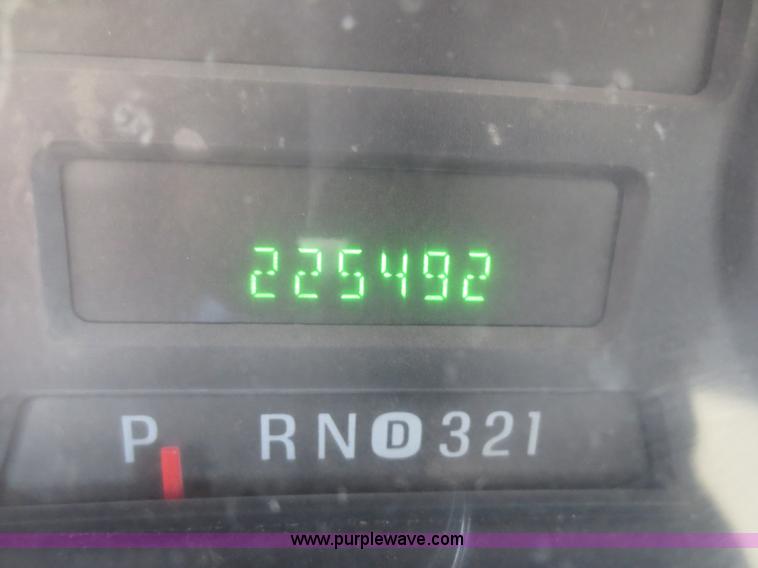 image for item F6611 2005 Ford F350 Super Duty Crew Cab flatbed truck