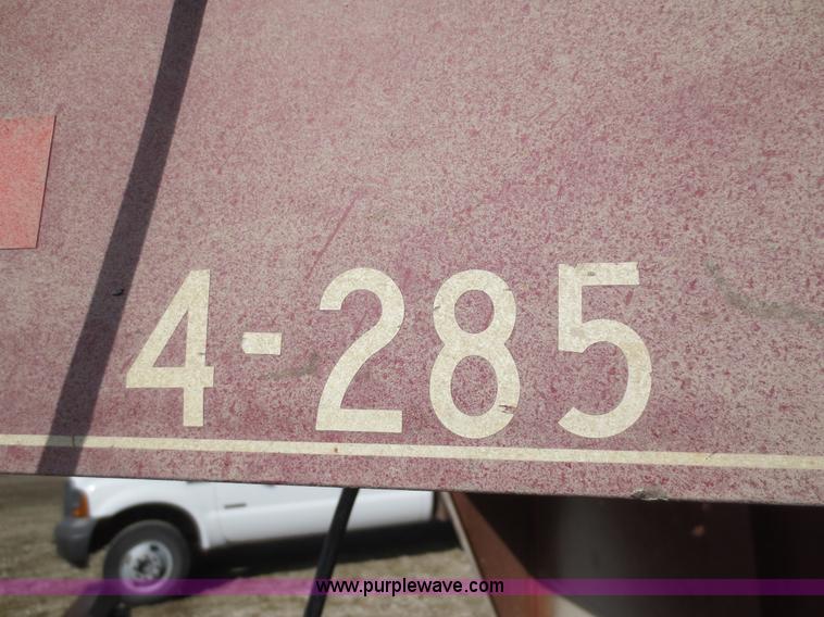 image for item F6612 1999 Coose gooseneck trailer