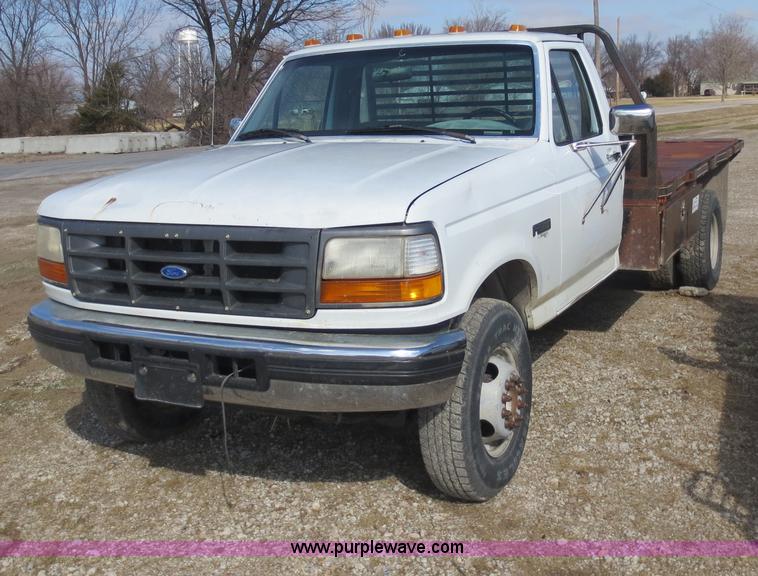 image for item F6613 1995 Ford F450 Super Duty flatbed truck