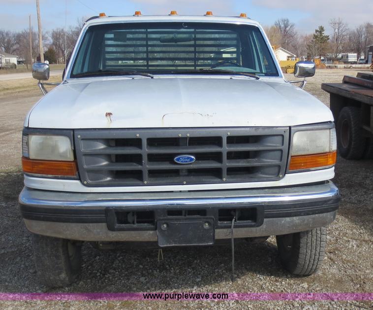 image for item F6613 1995 Ford F450 Super Duty flatbed truck