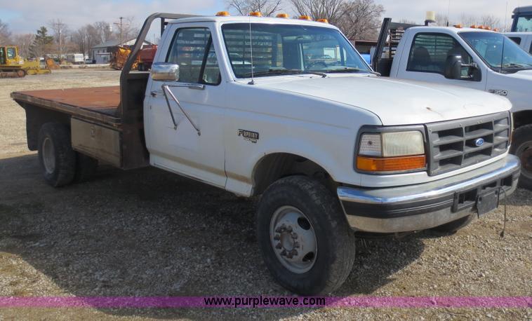 image for item F6613 1995 Ford F450 Super Duty flatbed truck