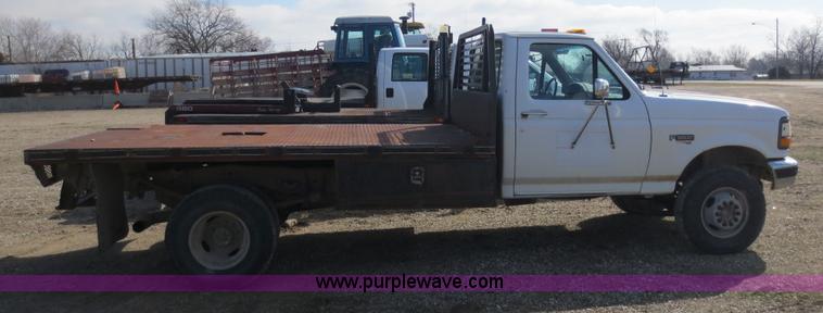 image for item F6613 1995 Ford F450 Super Duty flatbed truck