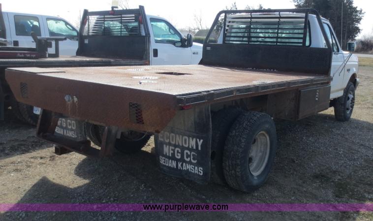 image for item F6613 1995 Ford F450 Super Duty flatbed truck