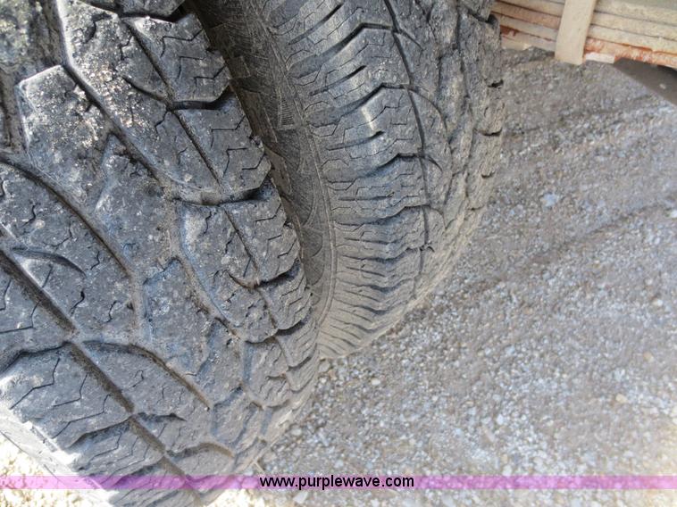 image for item F6613 1995 Ford F450 Super Duty flatbed truck