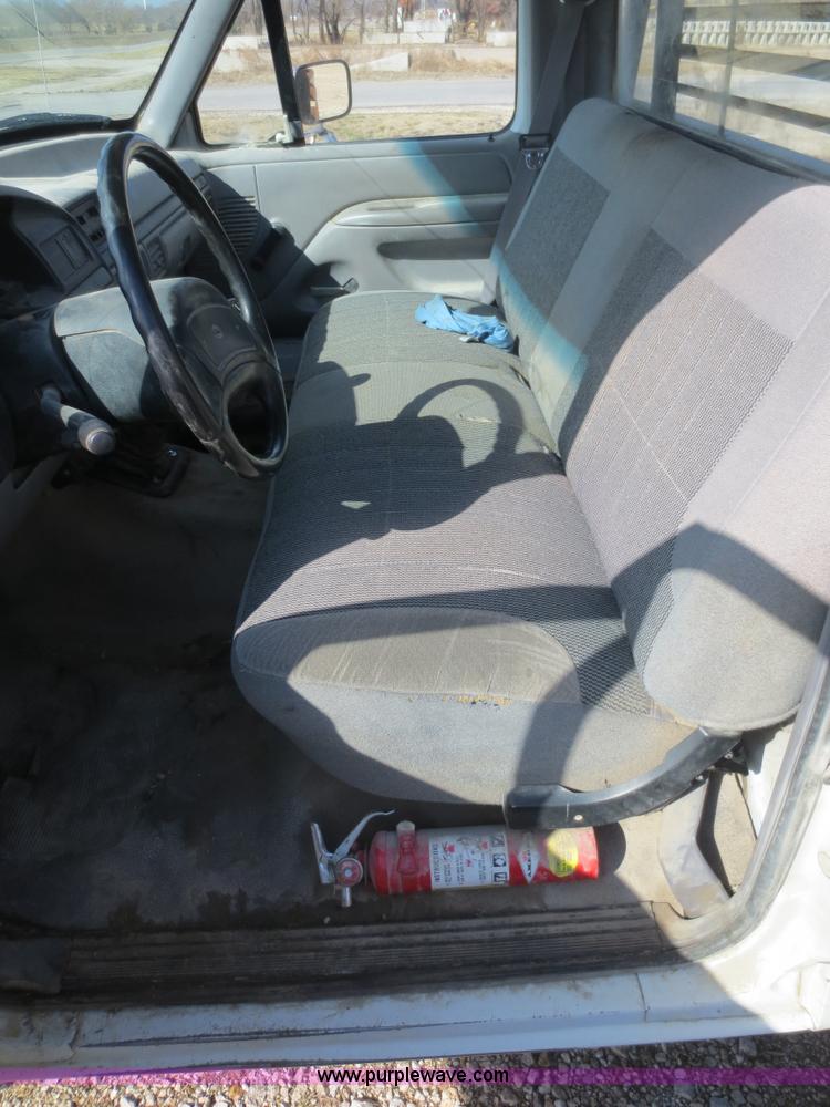 image for item F6613 1995 Ford F450 Super Duty flatbed truck