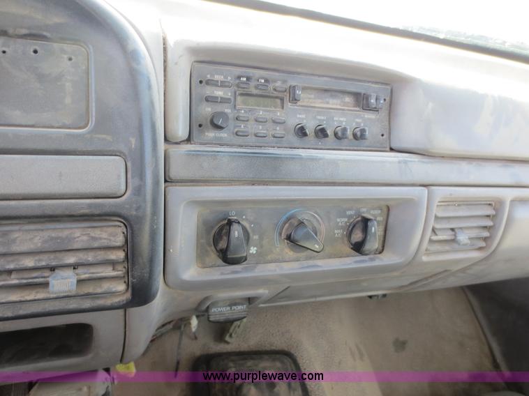 image for item F6613 1995 Ford F450 Super Duty flatbed truck