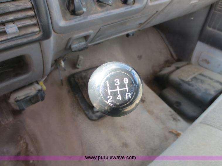 image for item F6613 1995 Ford F450 Super Duty flatbed truck