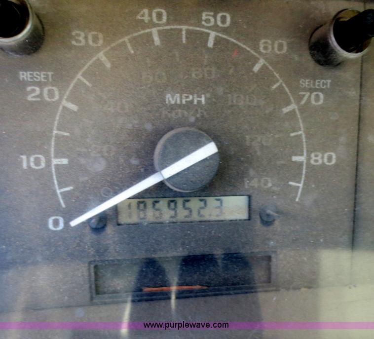 image for item F6613 1995 Ford F450 Super Duty flatbed truck