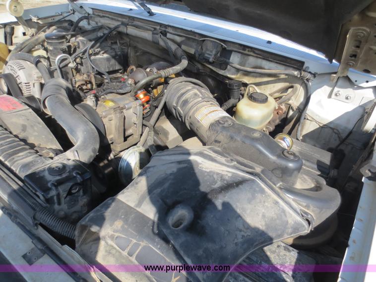 image for item F6613 1995 Ford F450 Super Duty flatbed truck