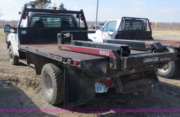 image for item F6614 2001 Ford F350 flatbed truck