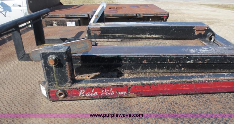 image for item F6614 2001 Ford F350 flatbed truck