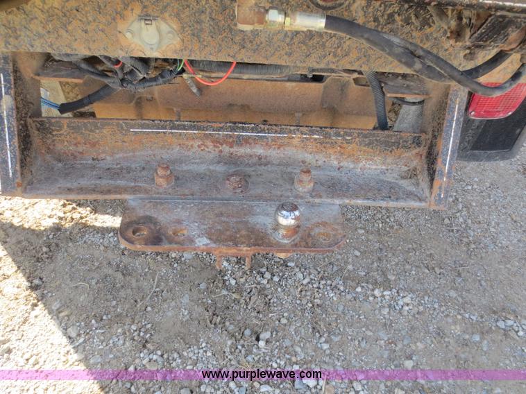 image for item F6614 2001 Ford F350 flatbed truck