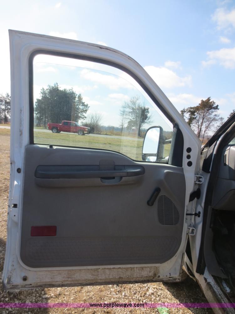 image for item F6614 2001 Ford F350 flatbed truck