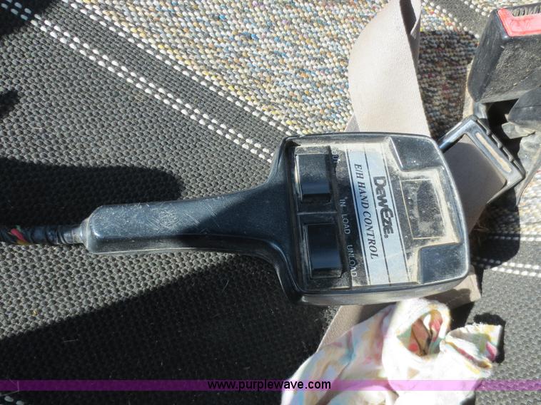 image for item F6614 2001 Ford F350 flatbed truck