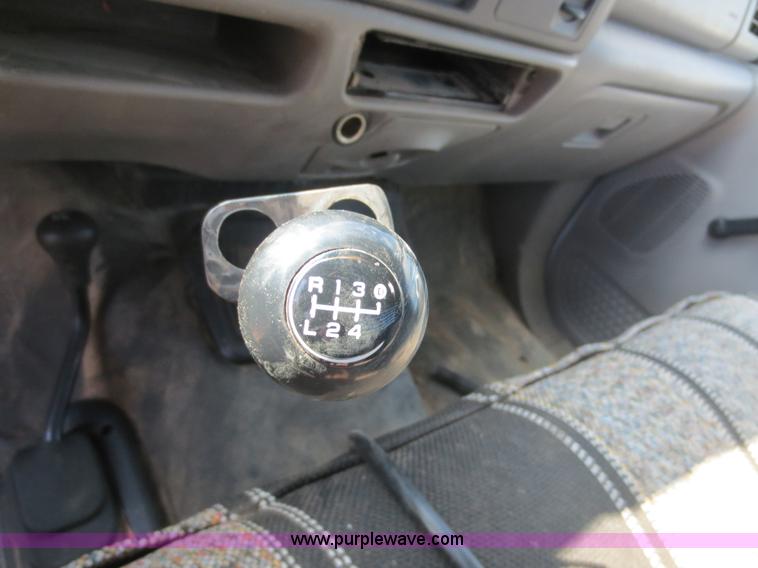 image for item F6614 2001 Ford F350 flatbed truck