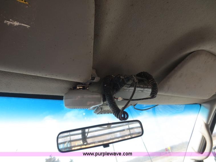 image for item F6614 2001 Ford F350 flatbed truck