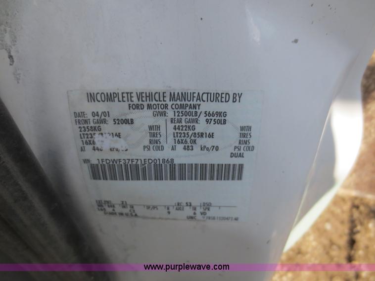 image for item F6614 2001 Ford F350 flatbed truck