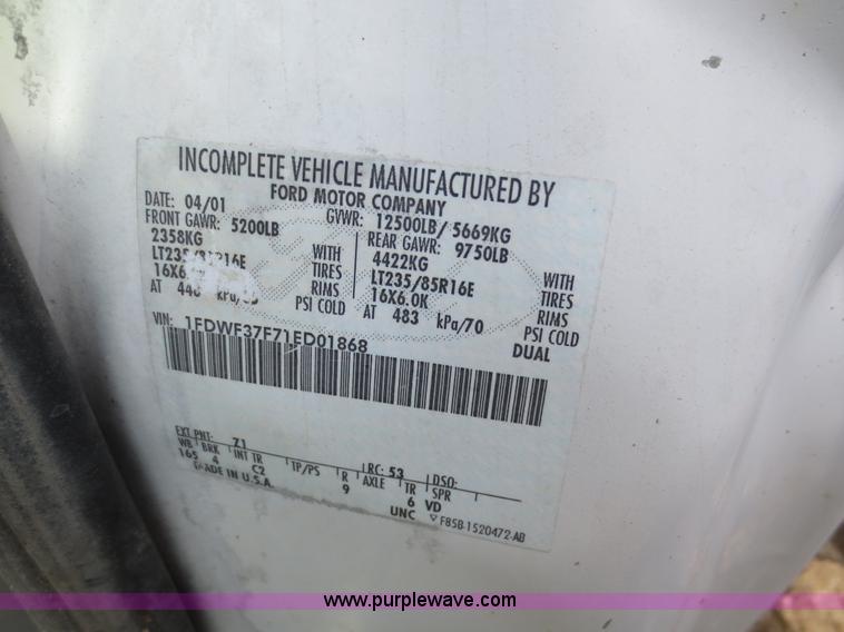 image for item F6614 2001 Ford F350 flatbed truck