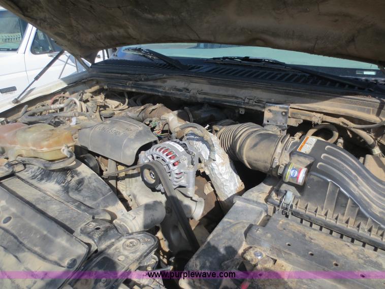 image for item F6614 2001 Ford F350 flatbed truck