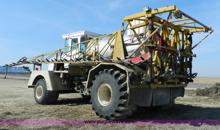 image for item G7552 1994 Tyler 4275 self-propelled sprayer