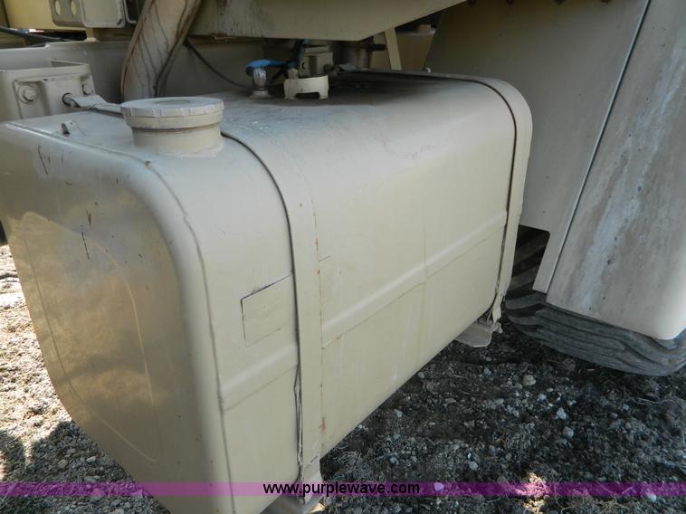 image for item G7552 1994 Tyler 4275 self-propelled sprayer