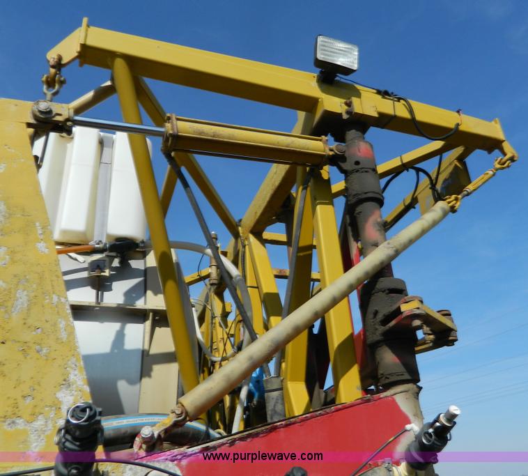 image for item G7552 1994 Tyler 4275 self-propelled sprayer