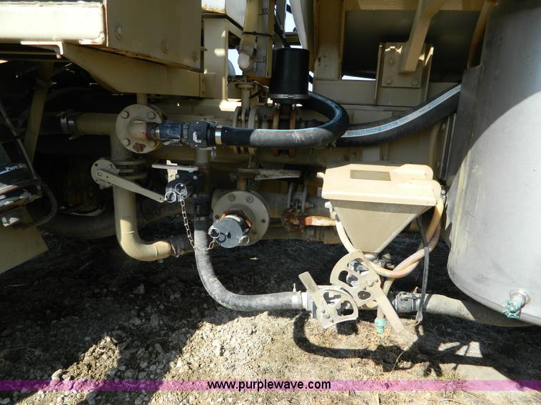 image for item G7552 1994 Tyler 4275 self-propelled sprayer