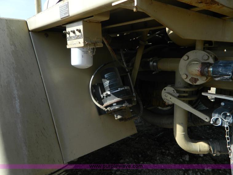 image for item G7552 1994 Tyler 4275 self-propelled sprayer