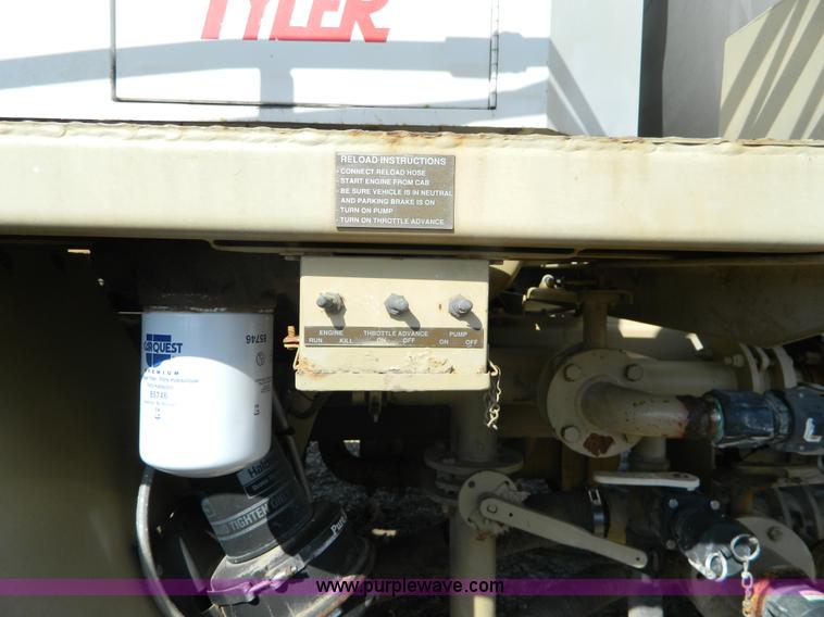 image for item G7552 1994 Tyler 4275 self-propelled sprayer