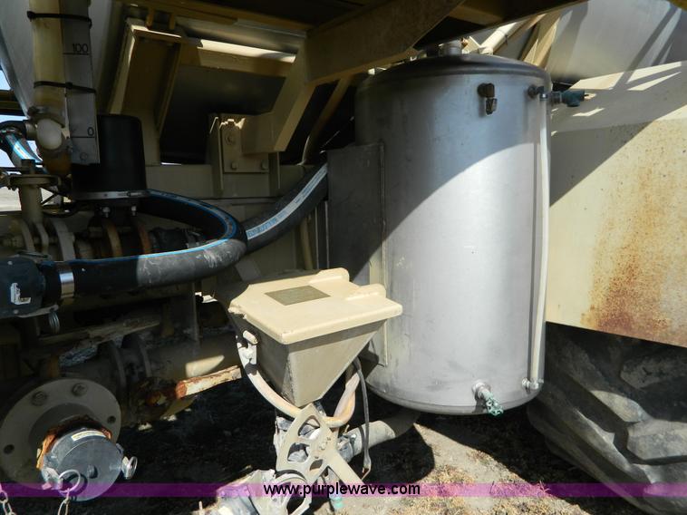 image for item G7552 1994 Tyler 4275 self-propelled sprayer