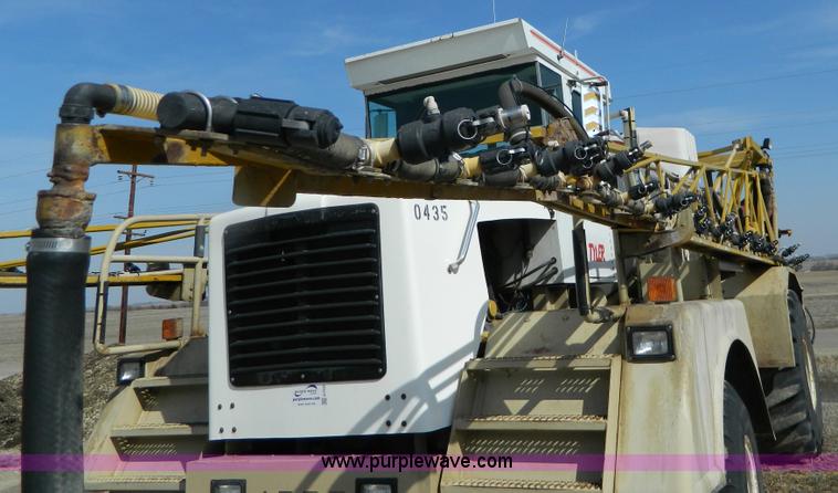 image for item G7552 1994 Tyler 4275 self-propelled sprayer