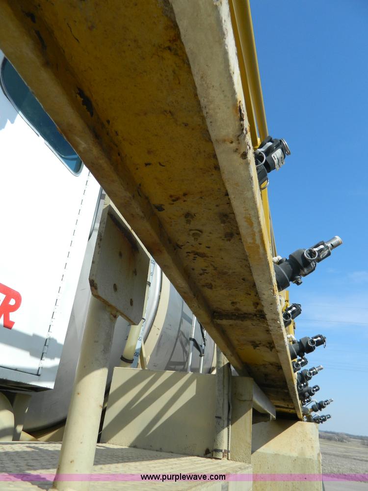 image for item G7552 1994 Tyler 4275 self-propelled sprayer