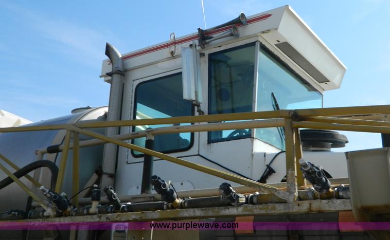 image for item G7552 1994 Tyler 4275 self-propelled sprayer