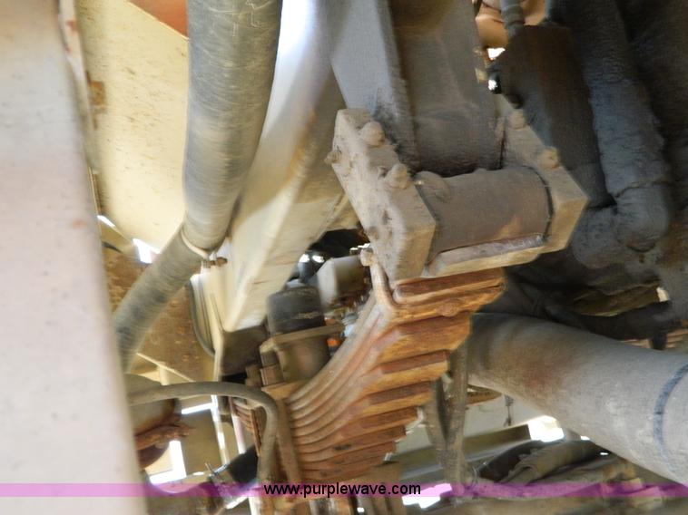 image for item G7552 1994 Tyler 4275 self-propelled sprayer