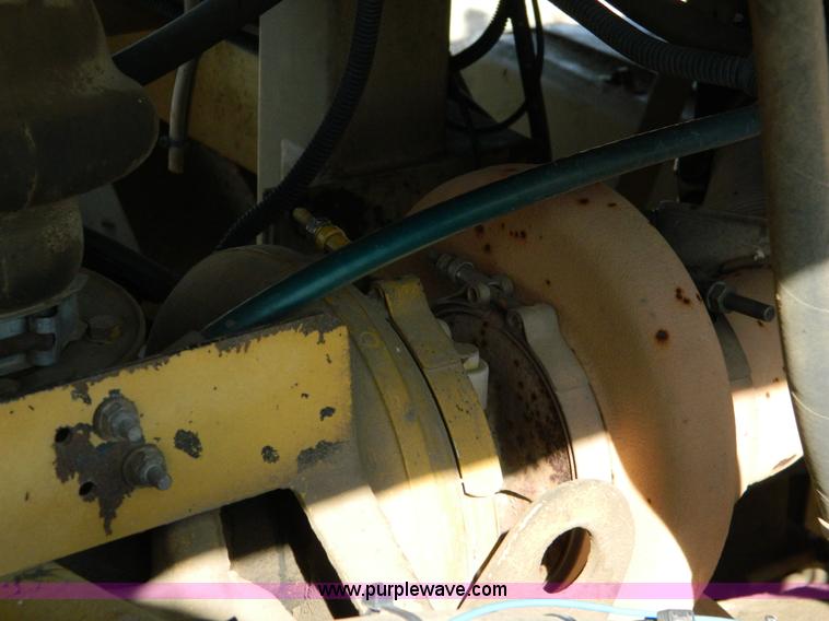 image for item G7552 1994 Tyler 4275 self-propelled sprayer