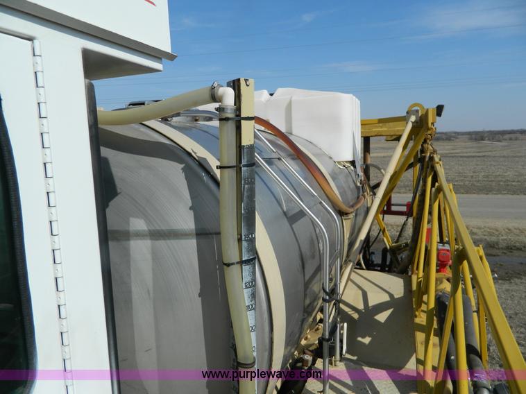 image for item G7552 1994 Tyler 4275 self-propelled sprayer