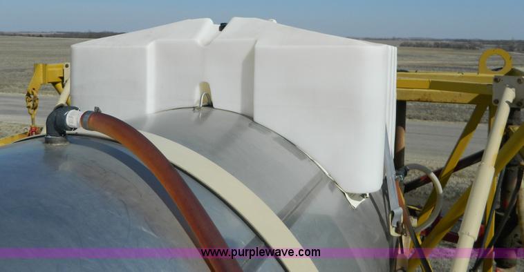 image for item G7552 1994 Tyler 4275 self-propelled sprayer