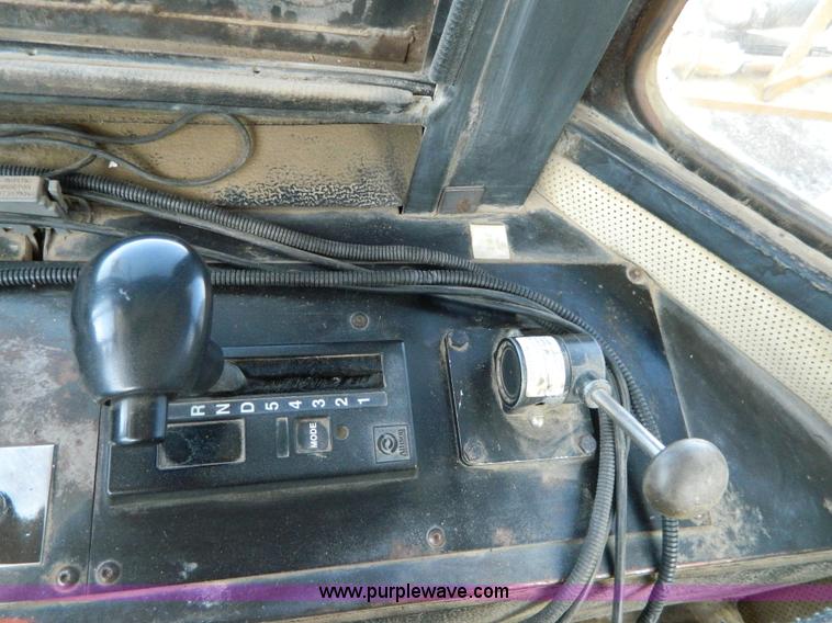 image for item G7552 1994 Tyler 4275 self-propelled sprayer